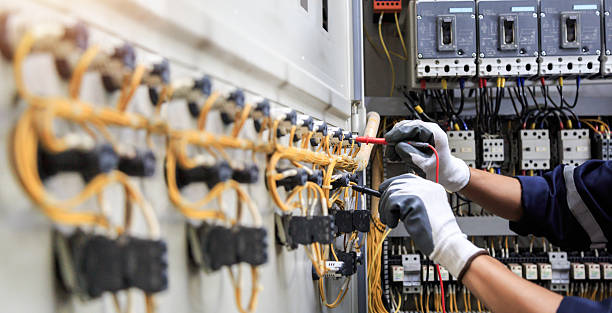 Professional Electrician technician working in Rossville, KS